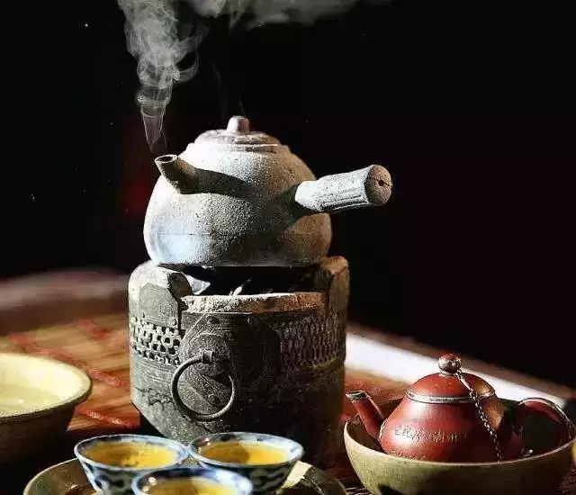 ”警惕一氧化碳中毒，女子圍爐煮茶三小時(shí)險(xiǎn)喪命”